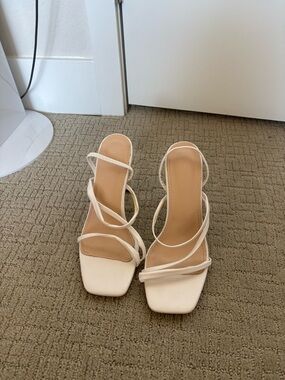 Strappy Square-Toe Women’s Sandals in Ivory